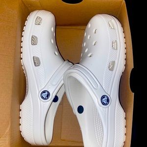 white crocs (NEVER WOREN)